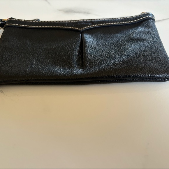 Dooney & Bourke Black Calf Leather Convertible Pleated Wristlet  Two Way Strap - Picture 4 of 15